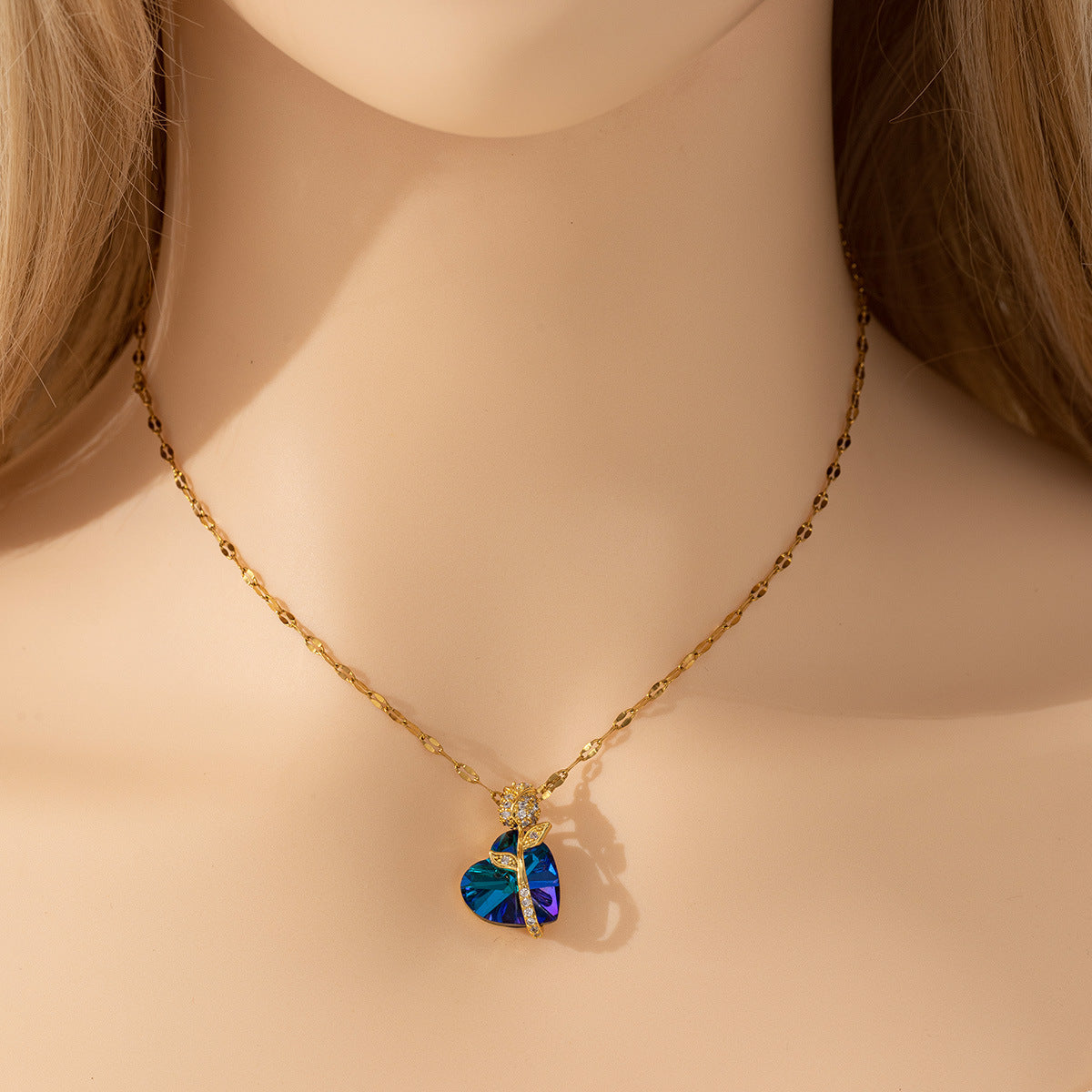 Elegant Sapphire Heart Gold Necklace